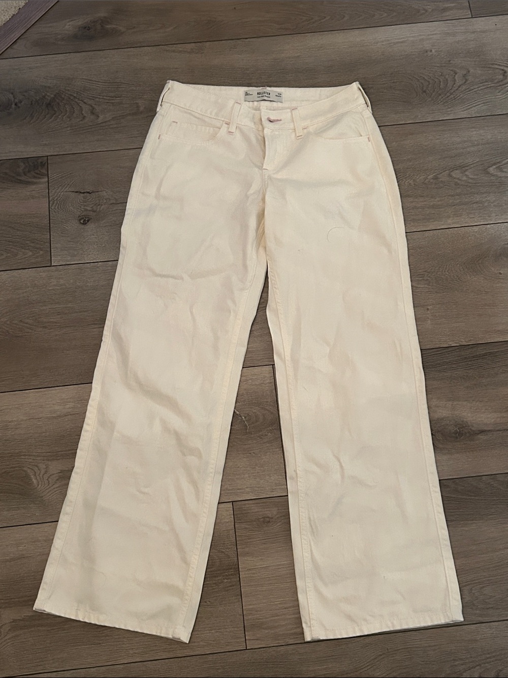 Cutest Womens Hollister Low-Rise Baggy Jeans in White